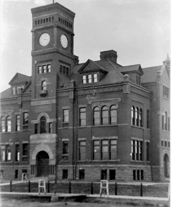 photo of lincoln school